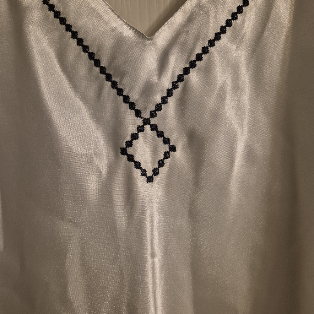 Jones New York Elegant White Satin Slip - Picture 2 of 5